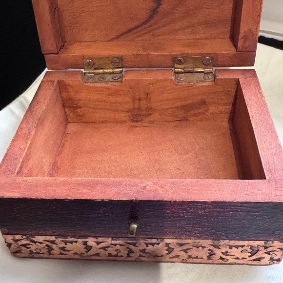 ⚡️Vintage Victorian Style Wooden Jewelry Box with Intricate Design ⚡️ - Picture 9 of 16